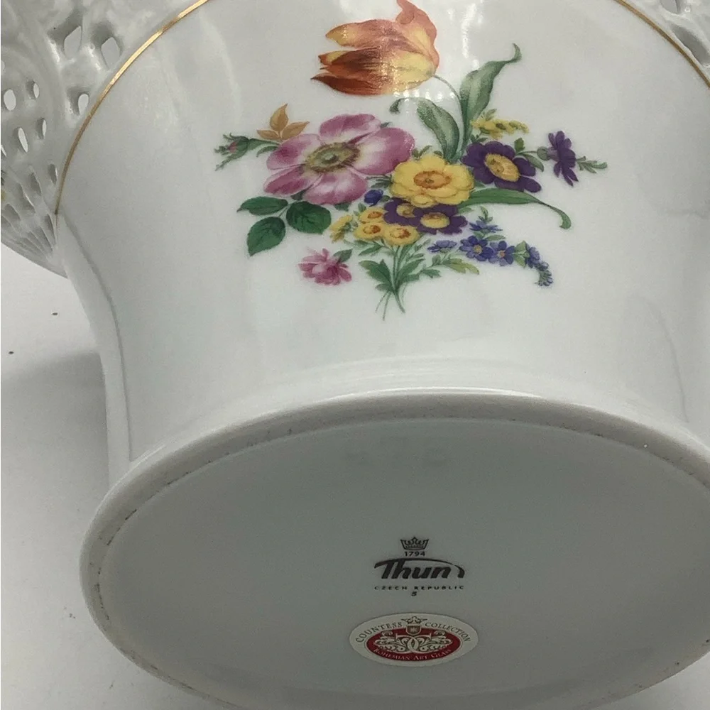 Vintage Thun Countess Collection Bohemian Art Glass Reticulated Vase